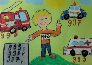 Praca plastyczna przedstawiająca na środku chłopca a obok niego radiowóz, karetkę pogotowia oraz wóz strażacki.