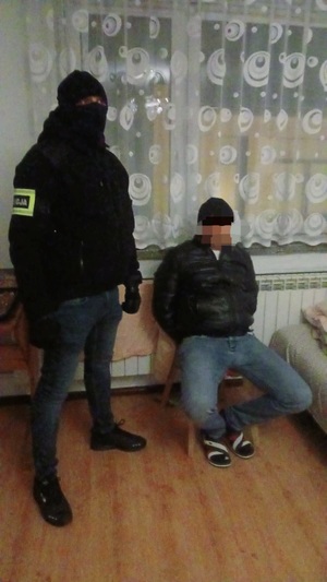 Kryminalny z zatrzymanym obywatelem gruzji.