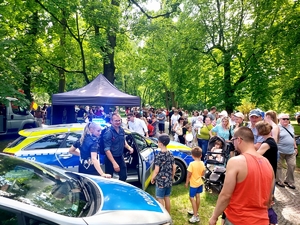 Piknik rodzinny w parku w Skierniewicach.