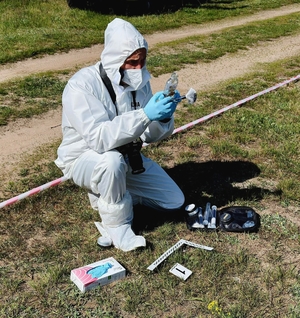 Policjant podczas udziału w konkurencji konnkursowej.