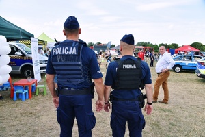 Policjanci podczas pikniku.