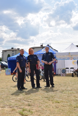 Policjanci podczas pikniku.