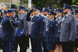 Mianowani policjanci na wyższe stopnie słuzbowe.