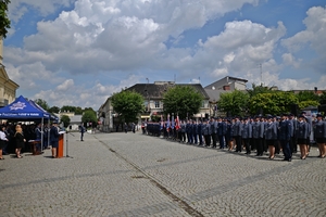 Policjanci podczas apelu na placu Piłsudskiego.