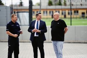 Prezydent Miasta Skierniewice, Komendant Miejski Policji w Skierniewicach wraz z Prezesem Osiru.