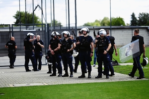 Policjanci podczas działań.