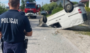 Policjant na miejscu zdarzenia.