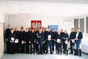 Zdjęcie grupowe wyróżnionych policjantów.
