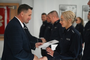 Prezydent Miasta wręczający nagrody.