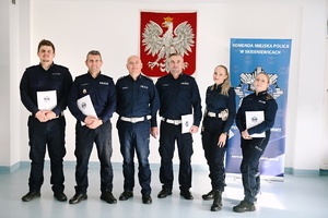 Wyróżnieni funkcjonariusze z ruchu drogowego.