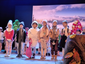 Występujące dzieci w części artystycznej.