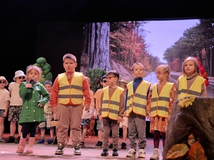 Występujące dzieci w części artystycznej.