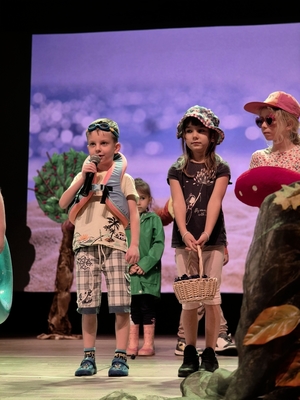 Występujące dzieci w części artystycznej.