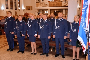 Kadra kierownicza uczestnicząca we mszy.