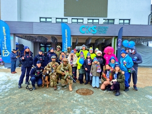 Zdjęcie grupowe z uczestnikami WOŚPu.