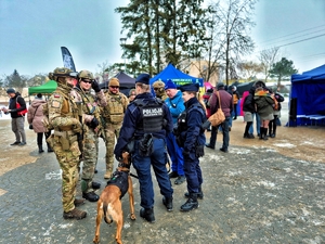 Uczestnicy WOŚP podczas rozmów.