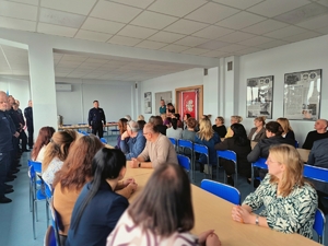 I Zastępca Komendanta Miejskiego Policji w Skierniewicach podczas przemówienia.