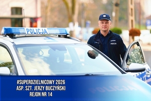 Dzielnicowy w rejonie służbowym.