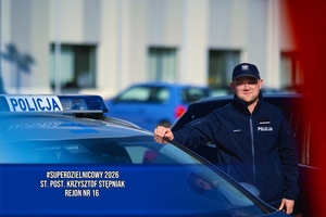 Dzielnicowy w rejonie służbowym.