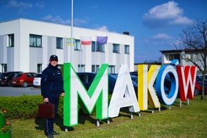 Dzielnicowy w rejonie służbowym.