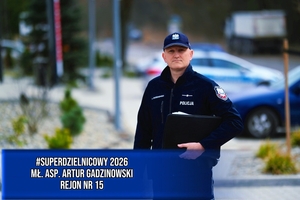 Dzielnicowy w rejonie służbowym.