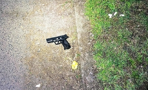 Przedmiot przypominając broń znaleziony na miejscu zdarzenia.