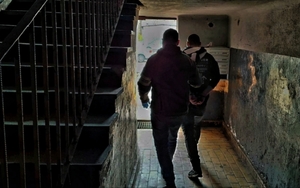 Kryminalny ze sprawcą kradzieży.