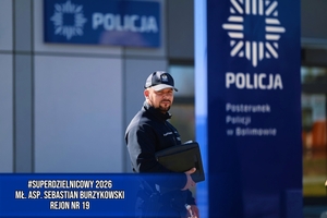 Policjant przy posterunku.