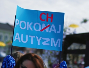 Pokochaj autyzm tablica.