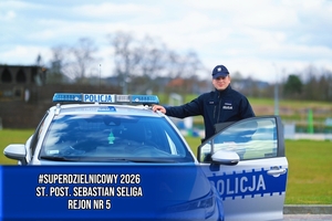 Dzielnicowy w rejonie służbowym.