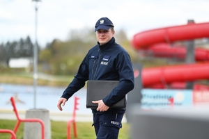 Dzielnicowy w rejonie służbowym.