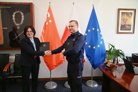 Komendant Miejski Policji w Skierniewicach wraz z Rektorem ANSB.