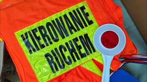 Uczestnicy z policjantami podczas turnieju.