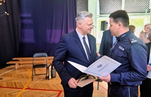 I Zastępca Komendanta wraz z dyrektorem SP2.