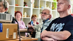 Seniorzy podczas prelekcji.