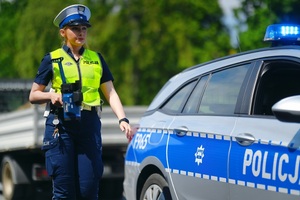 Policjantka ruchu drogowego.