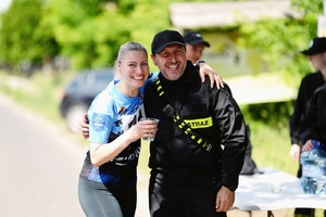 Policjanci podczas zmagań sportowych.