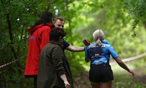 Policjanci podczas zmagań sportowych.