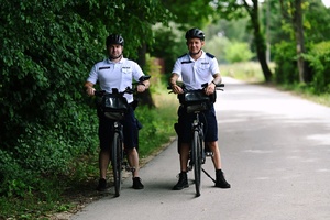 Patrol rowerowy policyjny zabezpieczający.