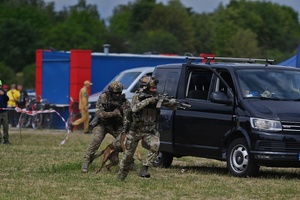Pokaz funkcjonariuszy Samodzielnego Pododdziału Kontrterrorystycznego Policji w Łodzi.