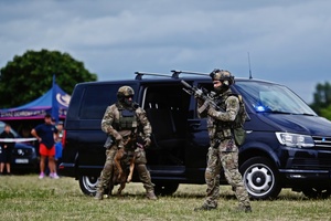 Pokaz funkcjonariuszy Samodzielnego Pododdziału Kontrterrorystycznego Policji w Łodzi.