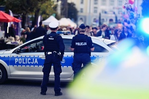 Policjanci biorący udział w zabezpieczeniu.