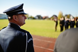 Komendant Miejski Policji w Skierniewicach na uroczystości.